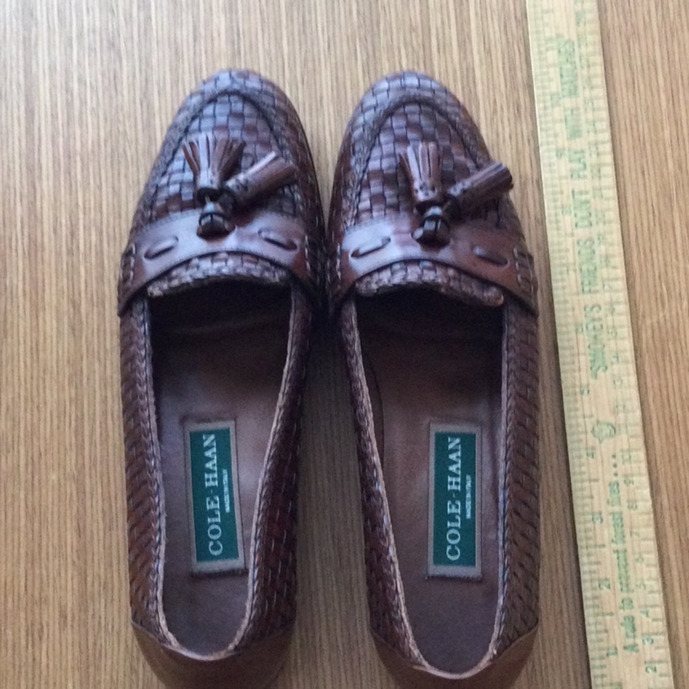 Ladies Cole Haan Brown Woven Tasseled Loafers. Size 7N